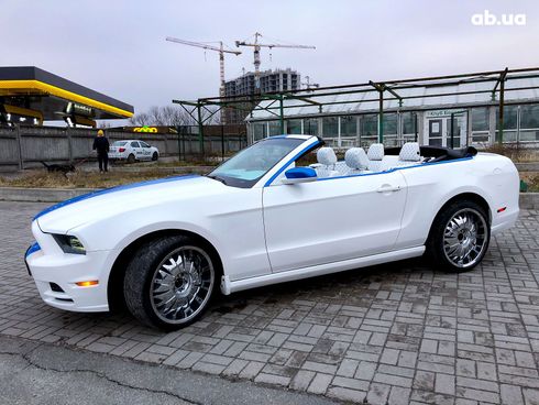 Ford Mustang 2014 белый - фото 25