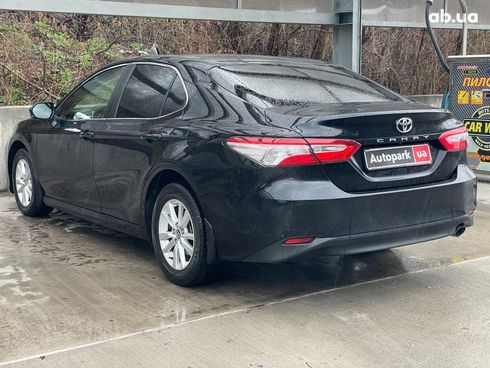 Toyota Camry 2018 черный - фото 4
