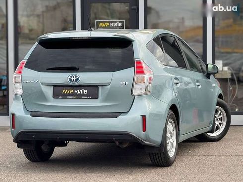 Toyota Prius V 2016 - фото 16