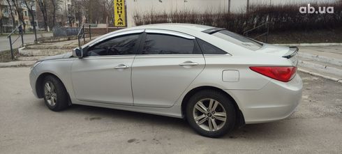 Hyundai Sonata 2012 серебристый - фото 9