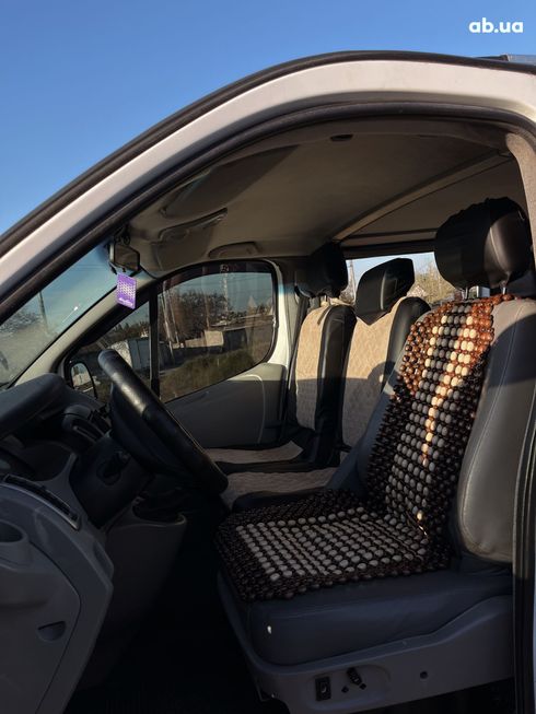 Renault Trafic 2007 белый - фото 14
