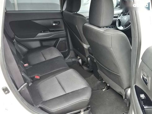 Mitsubishi Outlander 2017 - фото 14