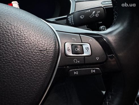 Volkswagen Passat 2018 серый - фото 36