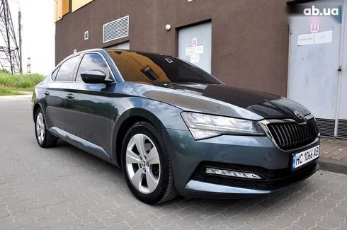 Skoda Superb 2019 - фото 6