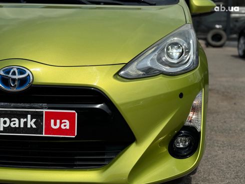 Toyota Aqua 2015 зеленый - фото 11