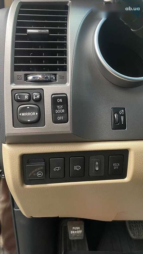 Toyota Sequoia 2013 - фото 22