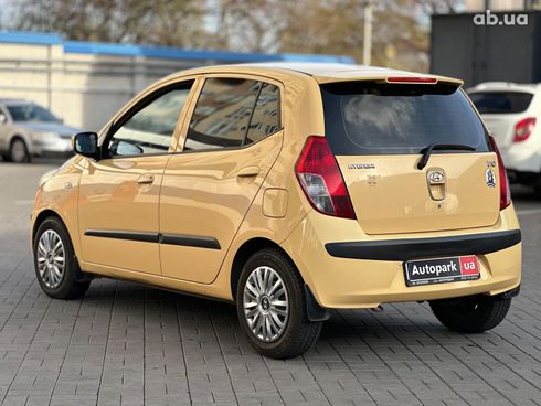 Hyundai i10 2009 желтый - фото 7
