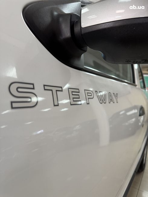 Renault Sandero Stepway 2017 белый - фото 2