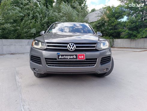 Volkswagen Touareg 2014 серый - фото 2