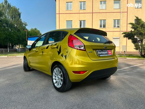 Ford Fiesta 2014 желтый - фото 5
