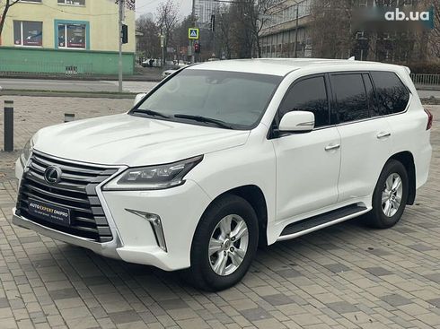Lexus LX 2017 - фото 17