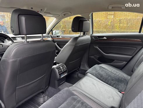 Volkswagen Passat 2018 серый - фото 30