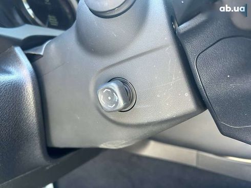 Lexus IS 2018 - фото 22