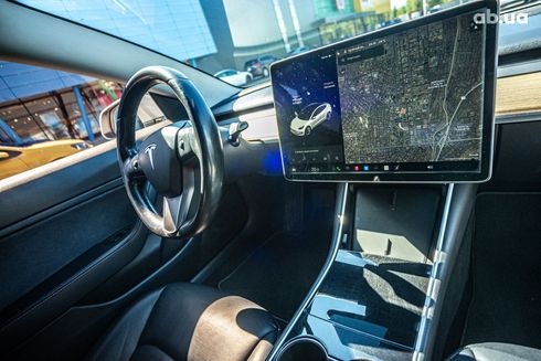 Tesla Model 3 2018 белый - фото 9