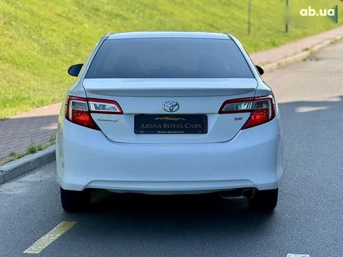 Toyota Camry 2014 - фото 11