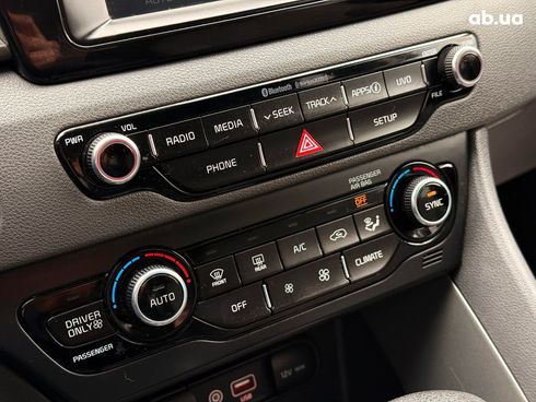 Kia Niro 2019 белый - фото 23