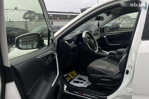 Toyota RAV4 2019 - фото 17