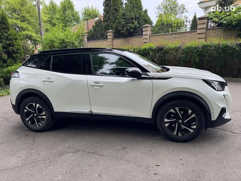 Peugeot 2008 2021 белый - фото 7