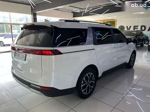 Kia Carnival 2021 - фото 4