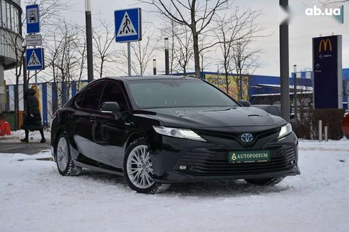 Toyota Camry 2019 - фото 3