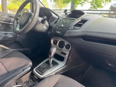 Ford Fiesta 2018 белый - фото 22