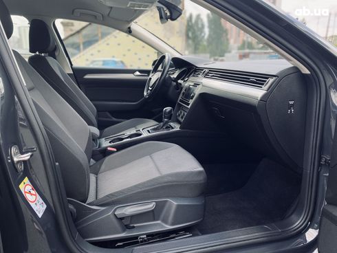 Volkswagen Passat 2018 серый - фото 13