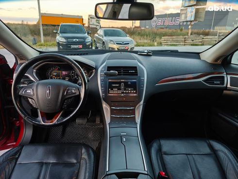 Lincoln MKZ 2015 красный - фото 6