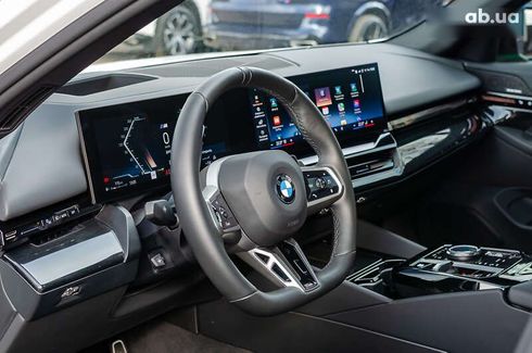 BMW 5 серия 2023 - фото 21