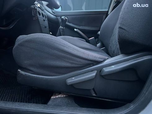 Toyota Corolla 2002 серый - фото 19