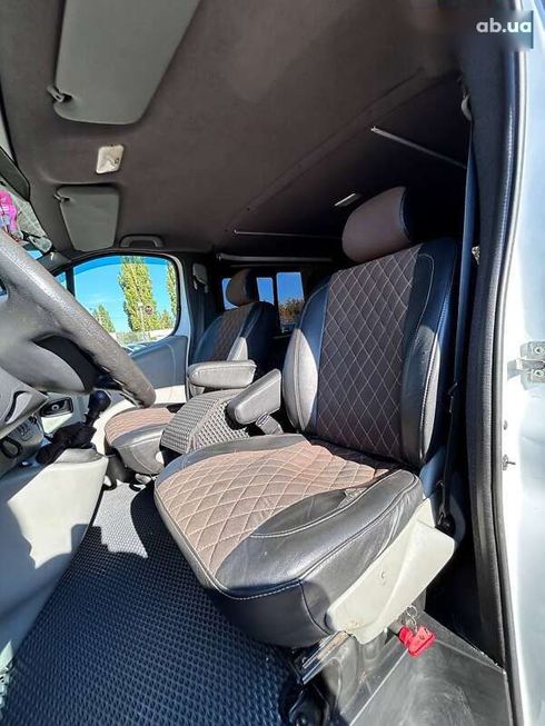 Renault Trafic 2011 - фото 15