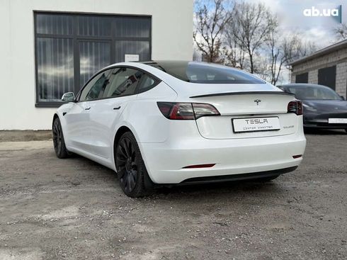 Tesla Model 3 2022 - фото 19