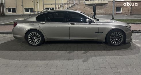 BMW 7 серия 2010 серый - фото 2