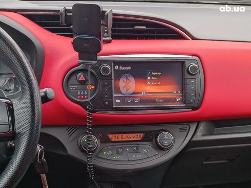 Toyota Yaris 2015 красный - фото 16