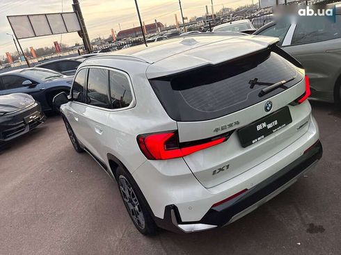 BMW iX1 2023 - фото 11