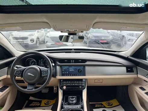 Jaguar XF 2018 - фото 16