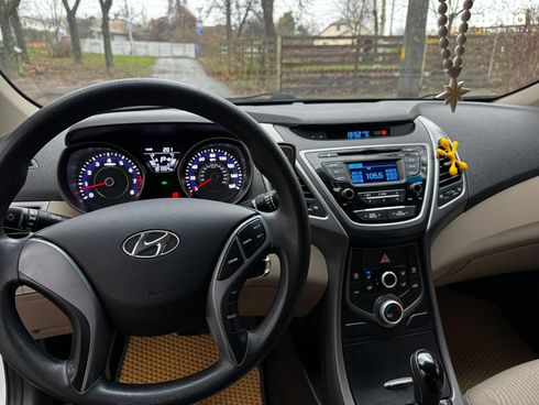 Hyundai Elantra 2015 белый - фото 20