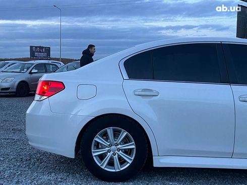 Subaru Legacy 2010 белый - фото 7