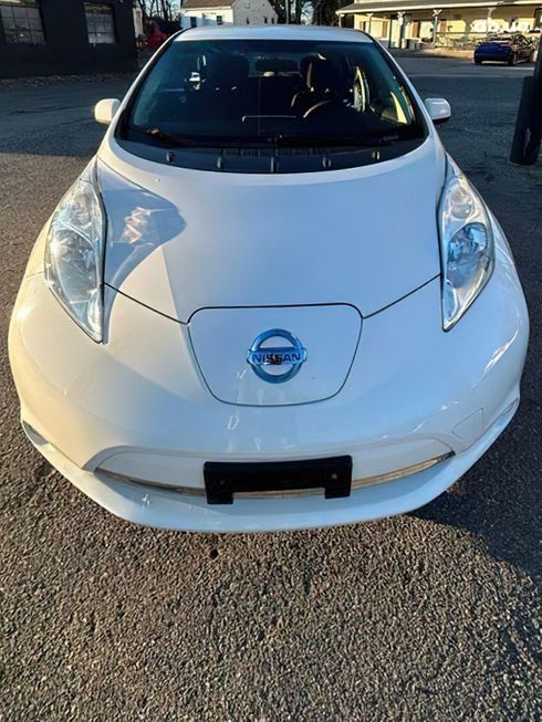 Nissan Leaf 2016 белый - фото 2