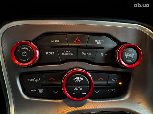 Dodge Challenger 2022 черный - фото 21