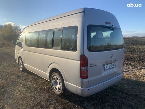 Toyota Hiace 2008 серебристый - фото 2