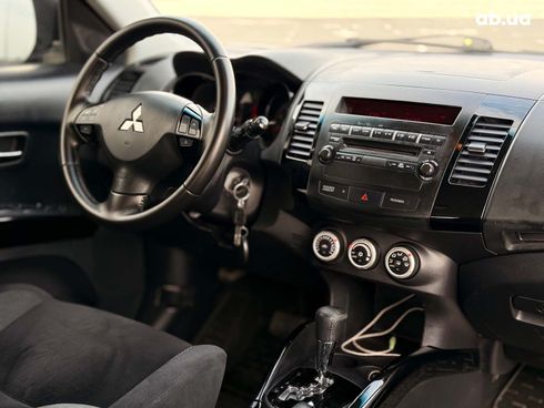 Mitsubishi Outlander XL 2008 бежевый - фото 23