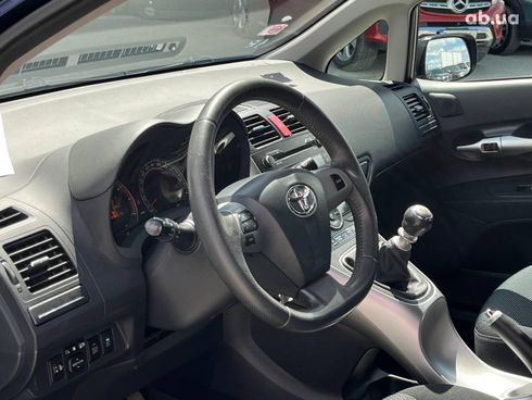 Toyota Auris 2011 синий - фото 11