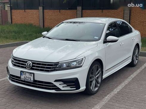 Volkswagen Passat 2017 - фото 22