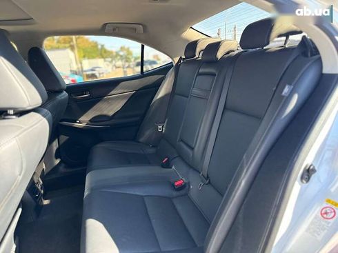 Lexus IS 2017 - фото 27