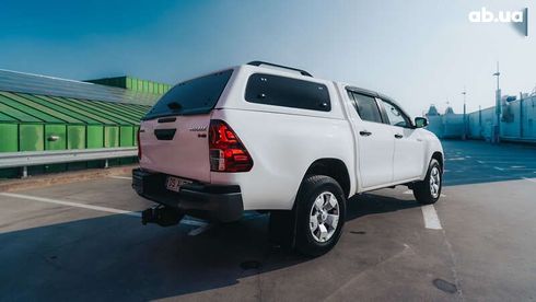 Toyota Hilux 2019 - фото 12