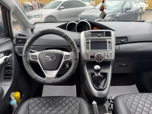 Toyota Verso 2012 черный - фото 8