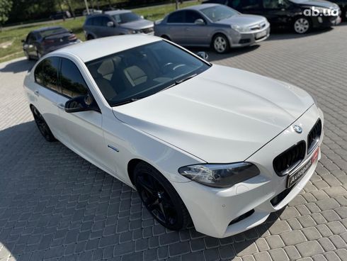 BMW 5 серия 2016 белый - фото 19