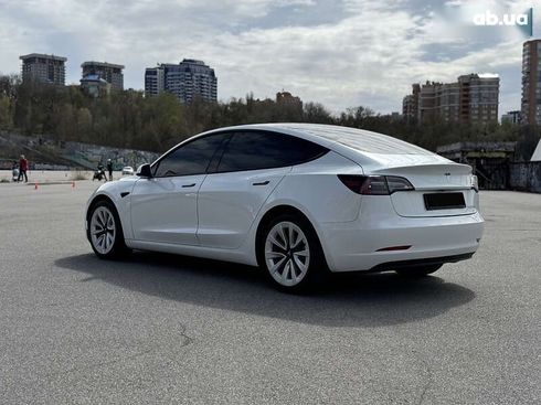 Tesla Model 3 2022 - фото 4