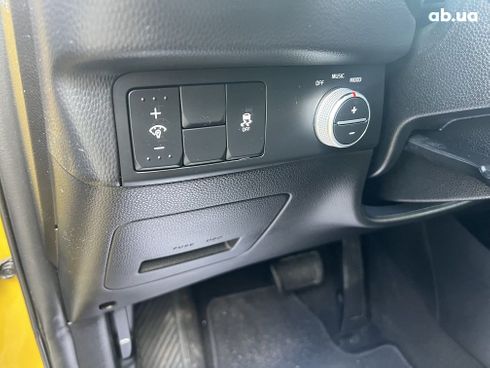 Kia Soul 2015 желтый - фото 13