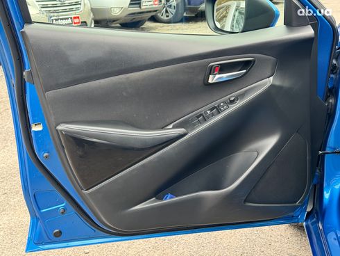 Toyota Yaris 2017 синий - фото 13